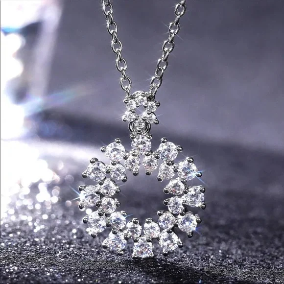 New Luxury Silver Color Diamond Necklace - Picture 2 of 6